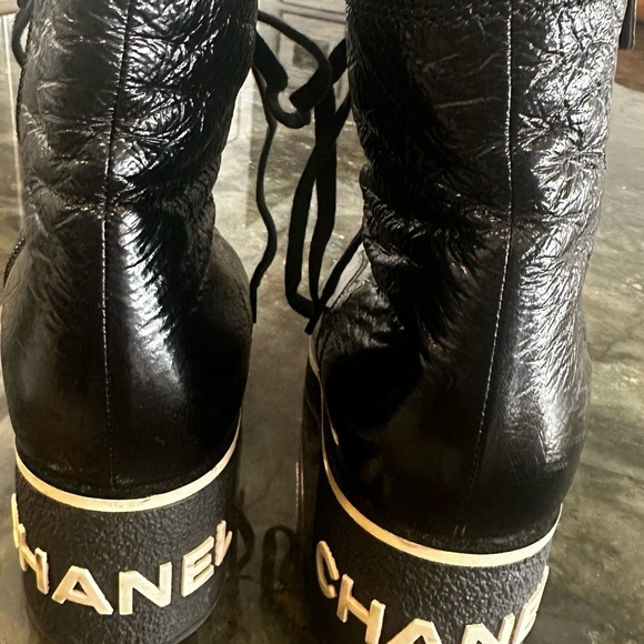 2021 Interlocking CC Logo Combat Boots
Women's Size: 39 1/2 - Picture 3 of 6